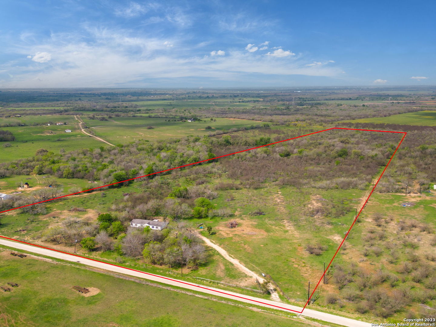 2422 County Road 221 Floresville TX 78114