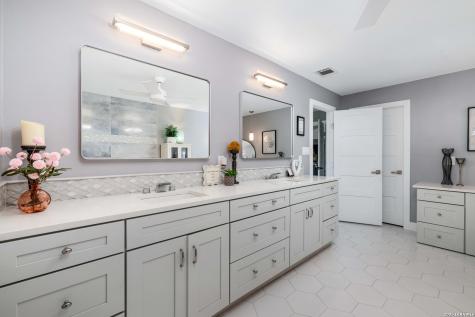 311 E Woodlake Drive San Antonio TX 78229