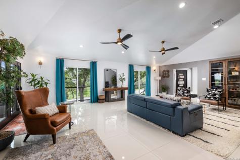 311 E Woodlake Drive San Antonio TX 78229