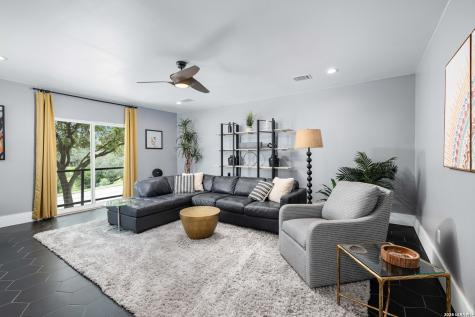 311 E Woodlake Drive San Antonio TX 78229