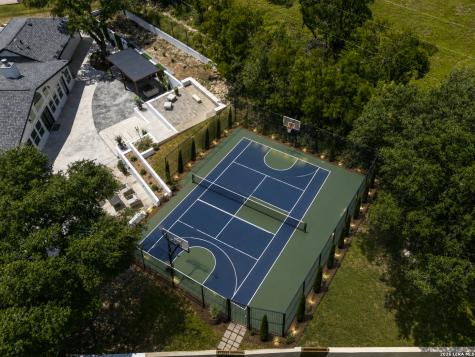 311 E Woodlake Drive San Antonio TX 78229