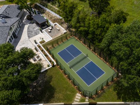 311 E Woodlake Drive San Antonio TX 78229