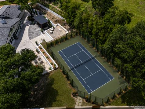 311 E Woodlake Drive San Antonio TX 78229