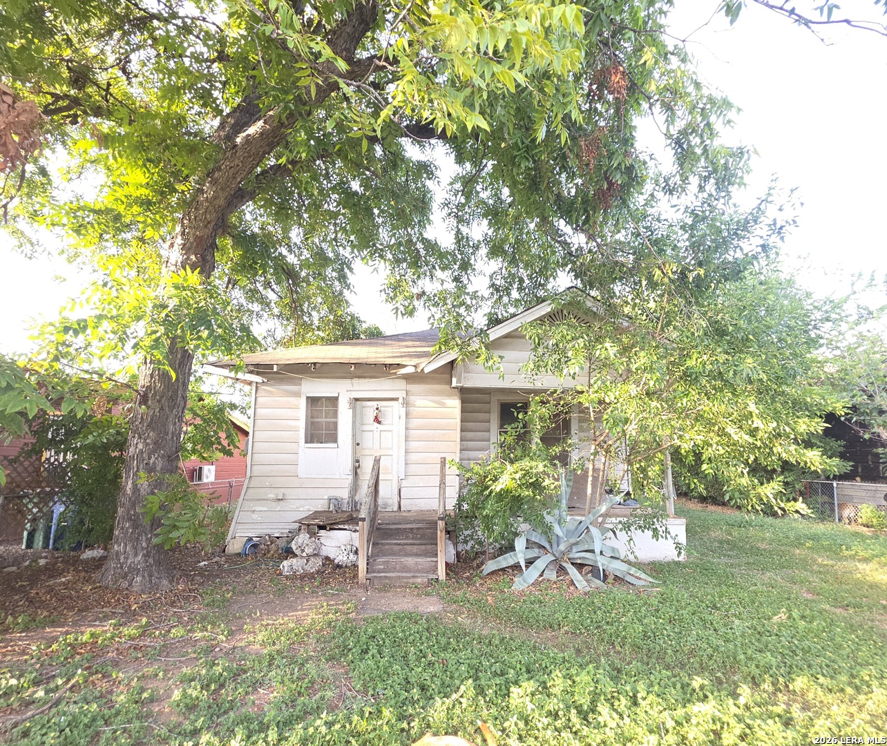 1127 S Jewett San Antonio TX 78237