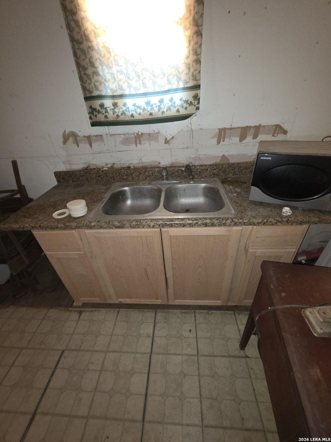 1127 S Jewett San Antonio TX 78237