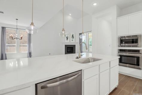 1421 Escarpment New Braunfels TX 78132