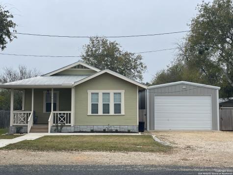 1009 New Fountain Road Hondo TX 78861