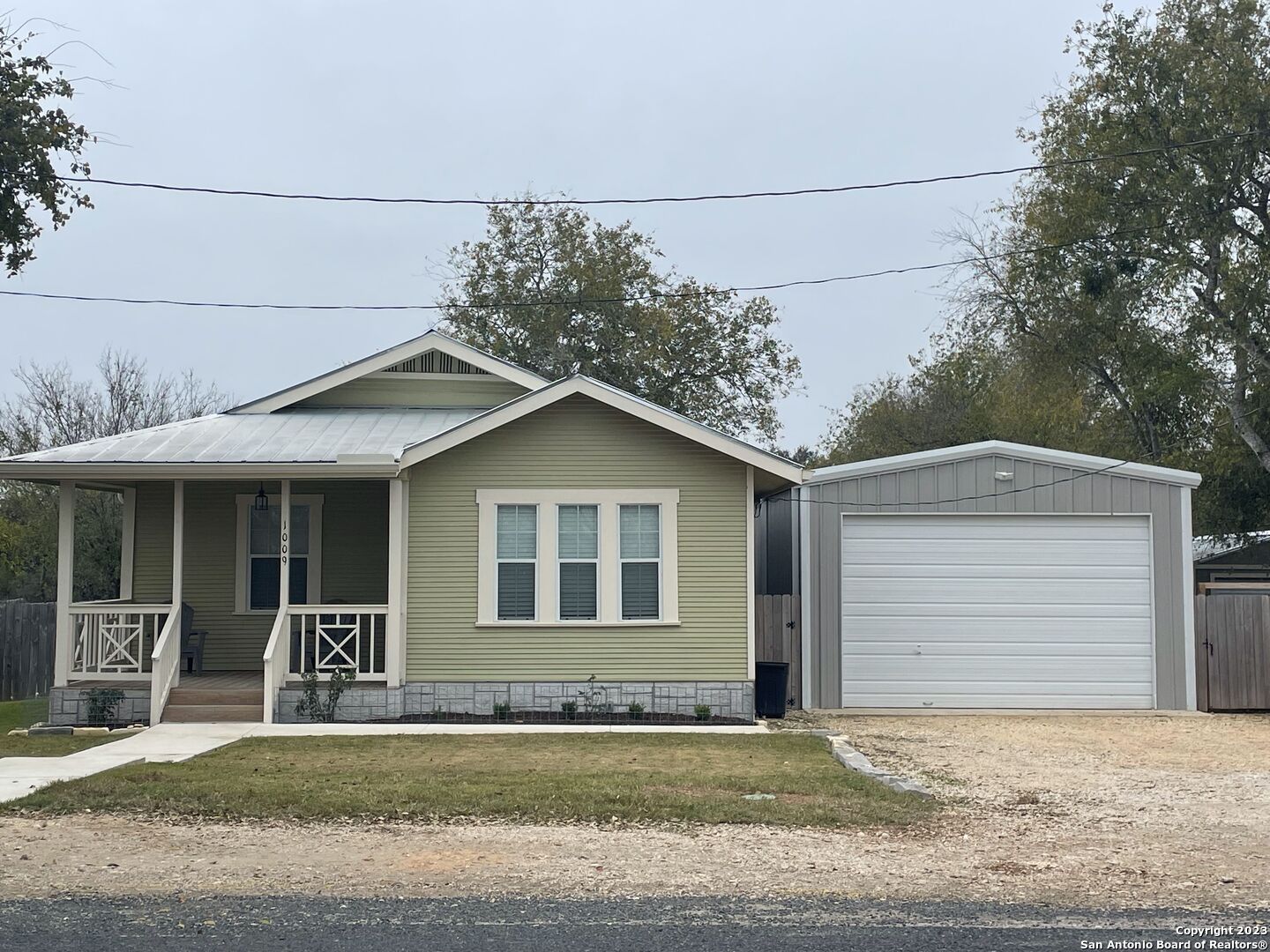 1009 New Fountain Road Hondo TX 78861