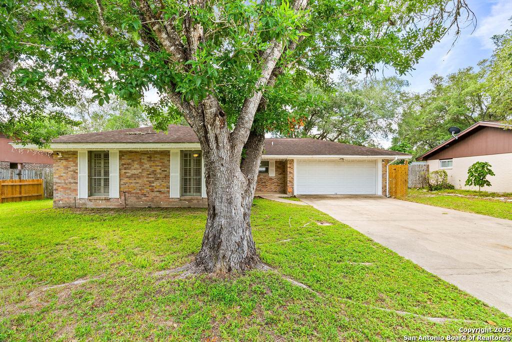 1404 Las Palmas Beeville TX 78102