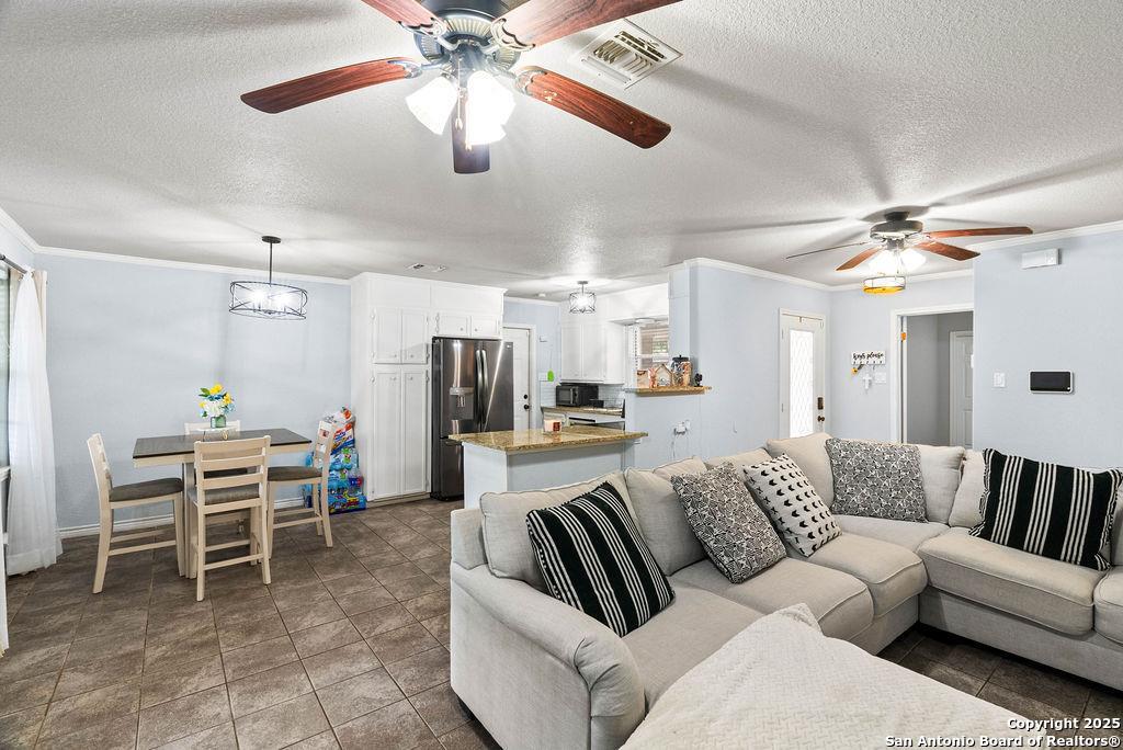 1404 Las Palmas Beeville TX 78102
