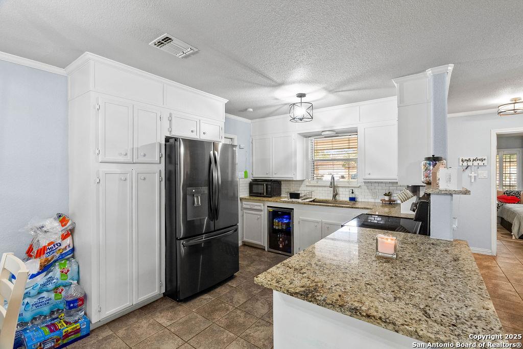 1404 Las Palmas Beeville TX 78102