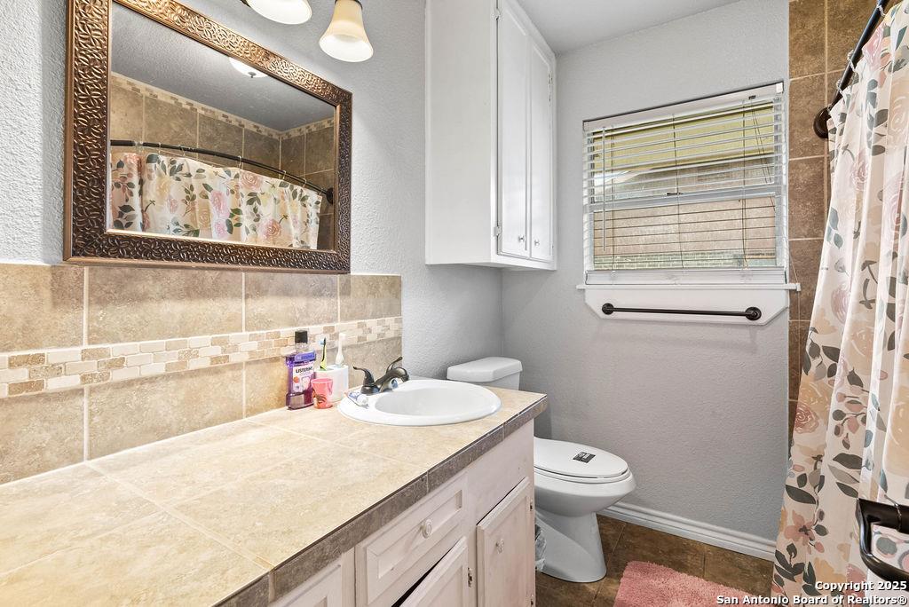1404 Las Palmas Beeville TX 78102