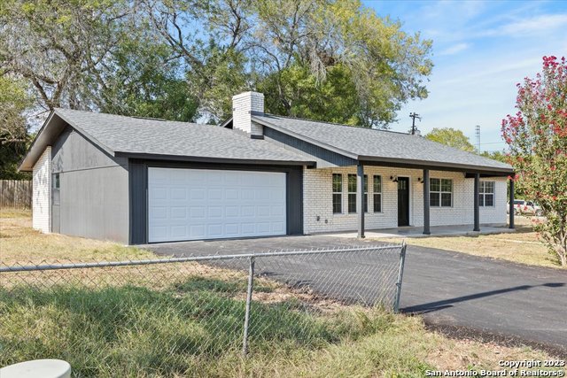 190 Meadow Lake Drive Seguin TX 78155