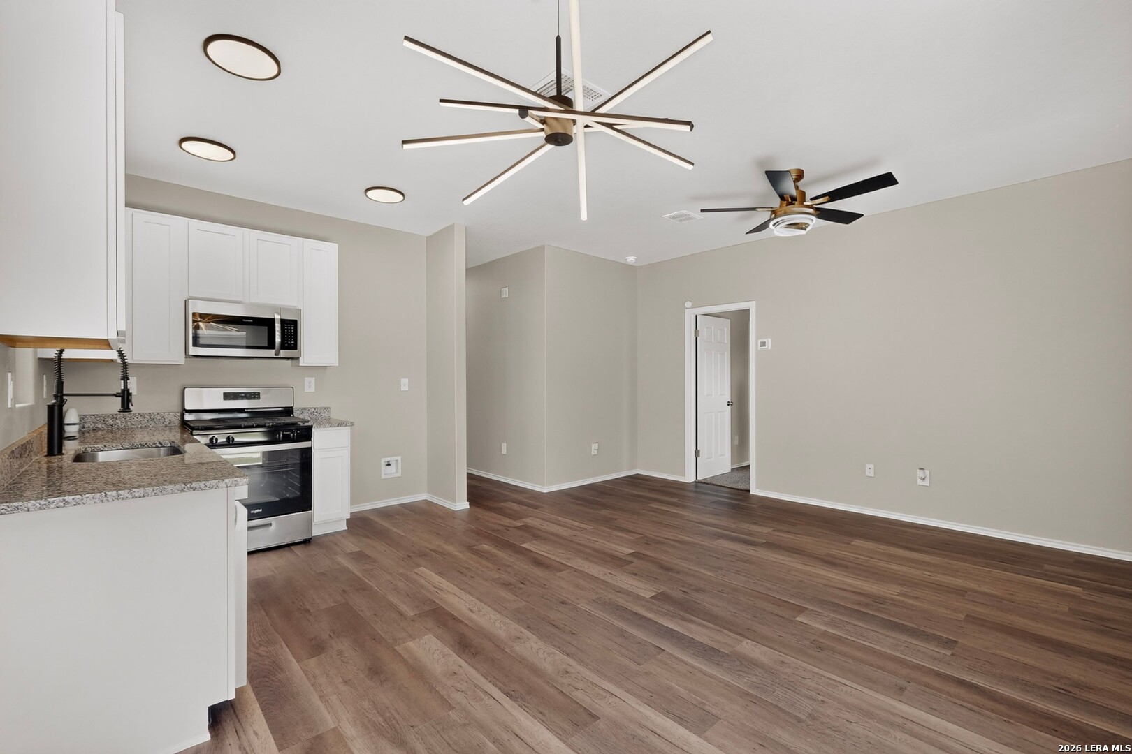 2147 Collins Alley Converse TX 78109