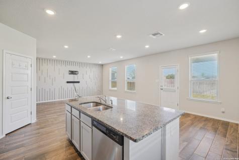 2564 Smokey Cove Seguin TX 78155