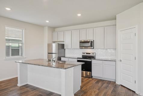 2564 Smokey Cove Seguin TX 78155