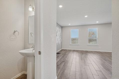 2564 Smokey Cove Seguin TX 78155