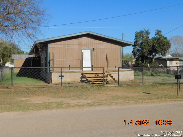 603 Simmons Avenue Jourdanton TX 78026