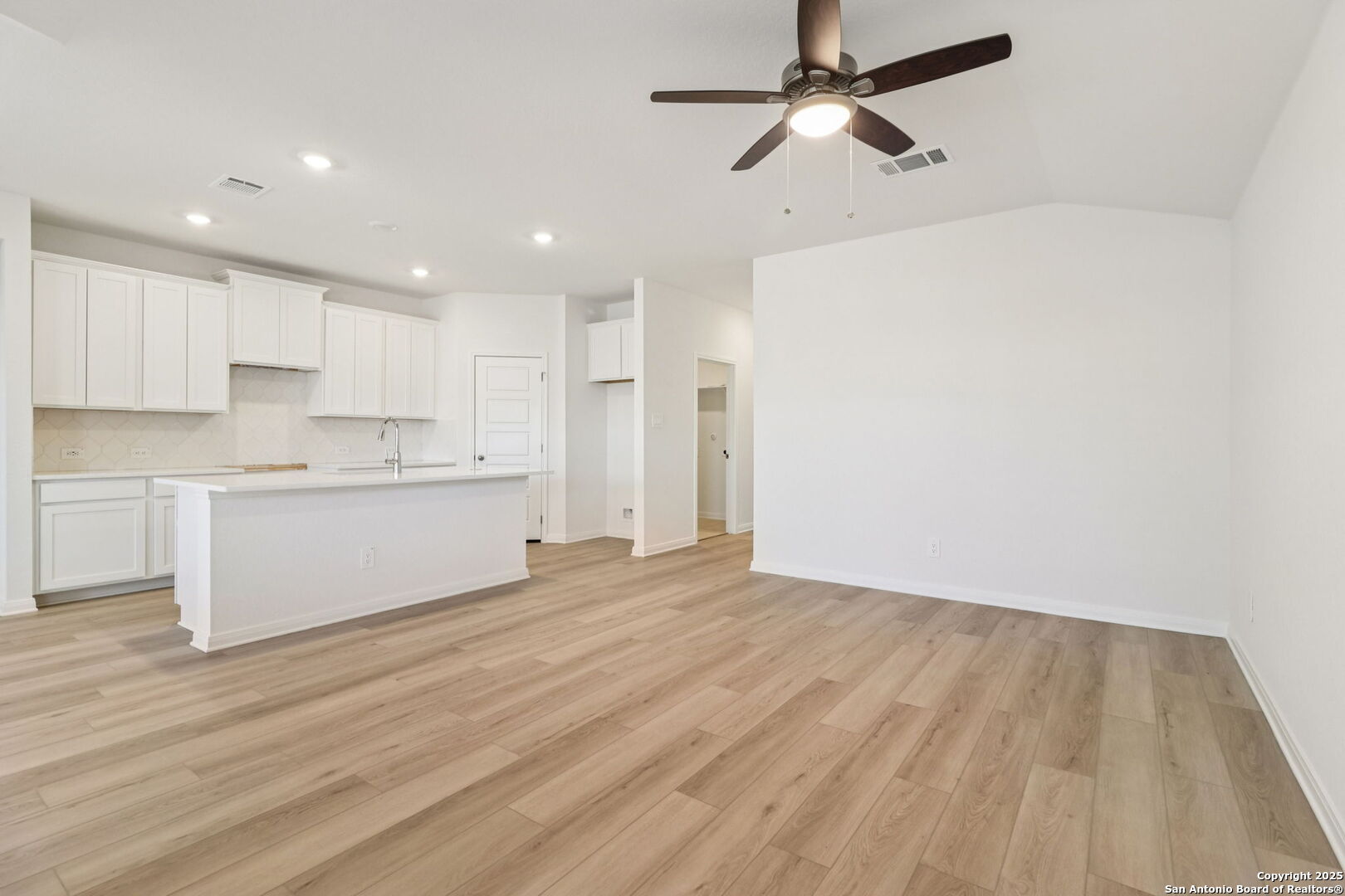 9627 Grand Via Boulevard Converse TX 78109