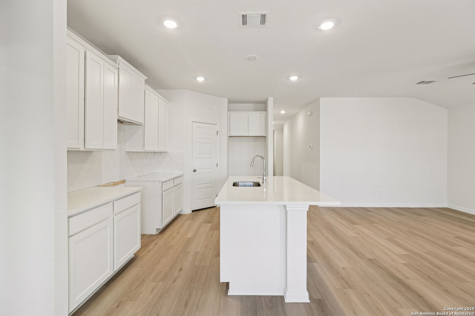 9627 Grand Via Boulevard Converse TX 78109