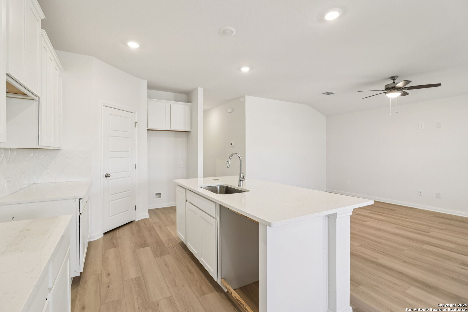 9627 Grand Via Boulevard Converse TX 78109
