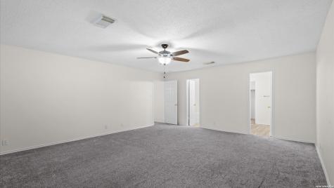 8523 Park Olympia Universal City TX 78148