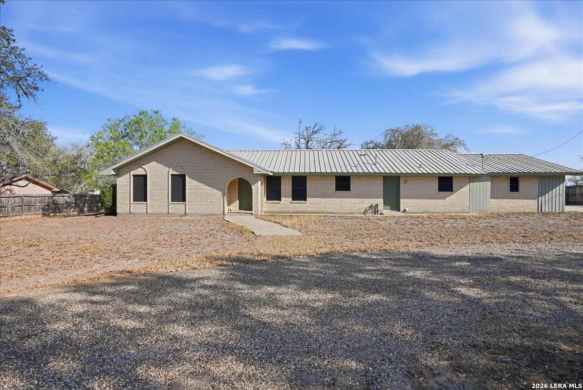 1309 Burleson Street George West TX 78022