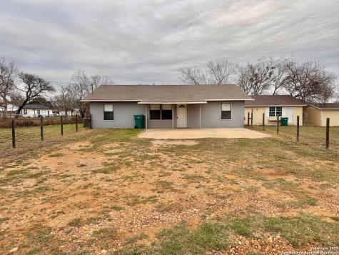 203 Zanderson Jourdanton TX 78026