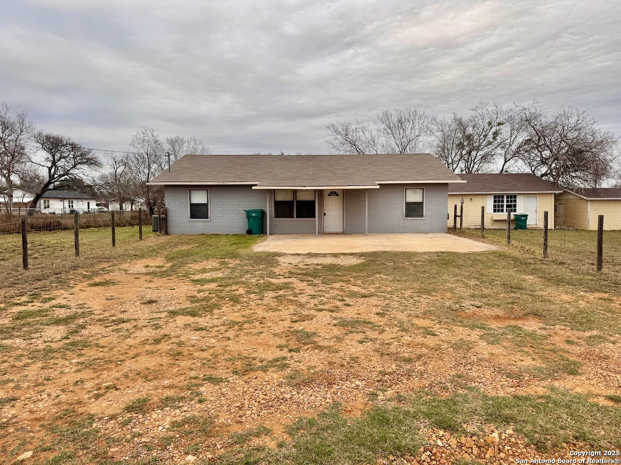 203 Zanderson Jourdanton TX 78026