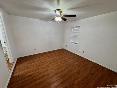 203 Zanderson Jourdanton TX 78026