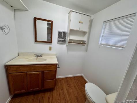 203 Zanderson Jourdanton TX 78026
