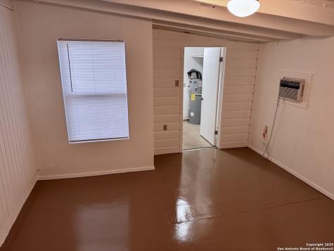 203 Zanderson Jourdanton TX 78026