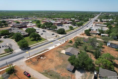 203 Zanderson Jourdanton TX 78026