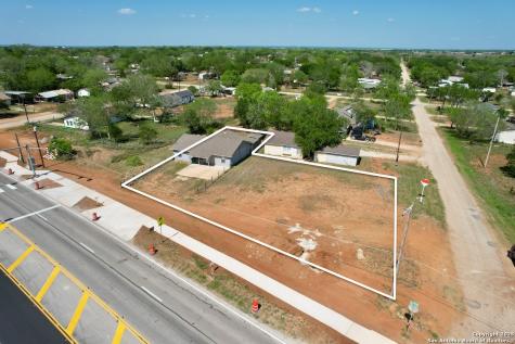203 Zanderson Jourdanton TX 78026