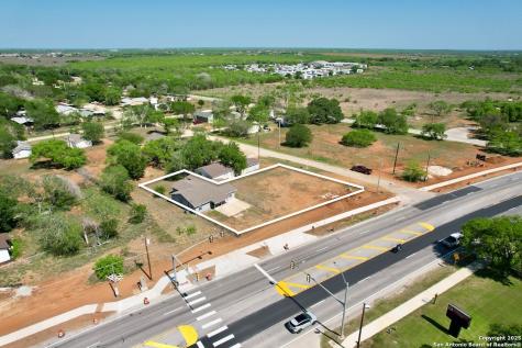 203 Zanderson Jourdanton TX 78026