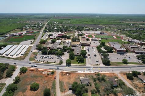 203 Zanderson Jourdanton TX 78026