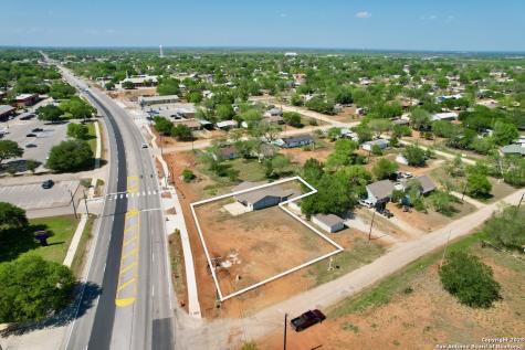 203 Zanderson Jourdanton TX 78026