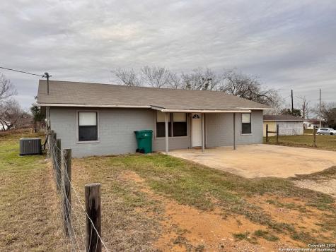 203 Zanderson Jourdanton TX 78026