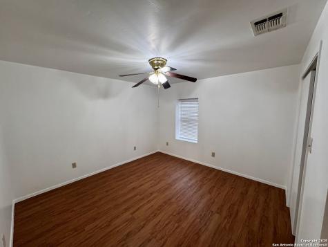 203 Zanderson Jourdanton TX 78026