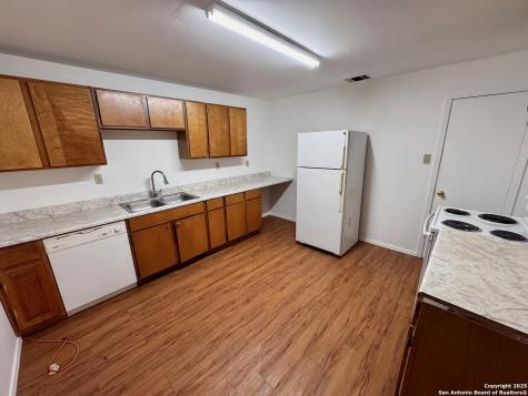 203 Zanderson Jourdanton TX 78026