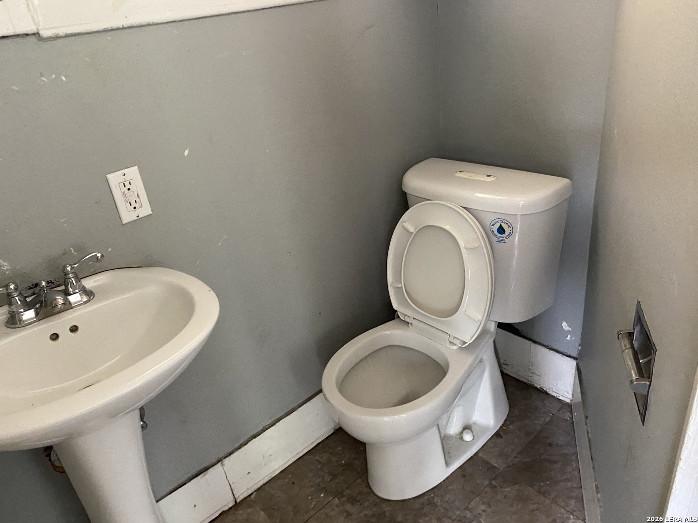 311 W Garden Uvalde TX 78801