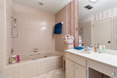 7609 N Songbird San Antonio TX 78229