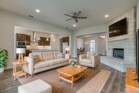 5014 Estates Oak Way San Antonio TX 78263
