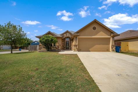 1835 Lost Trail Pleasanton TX 78064