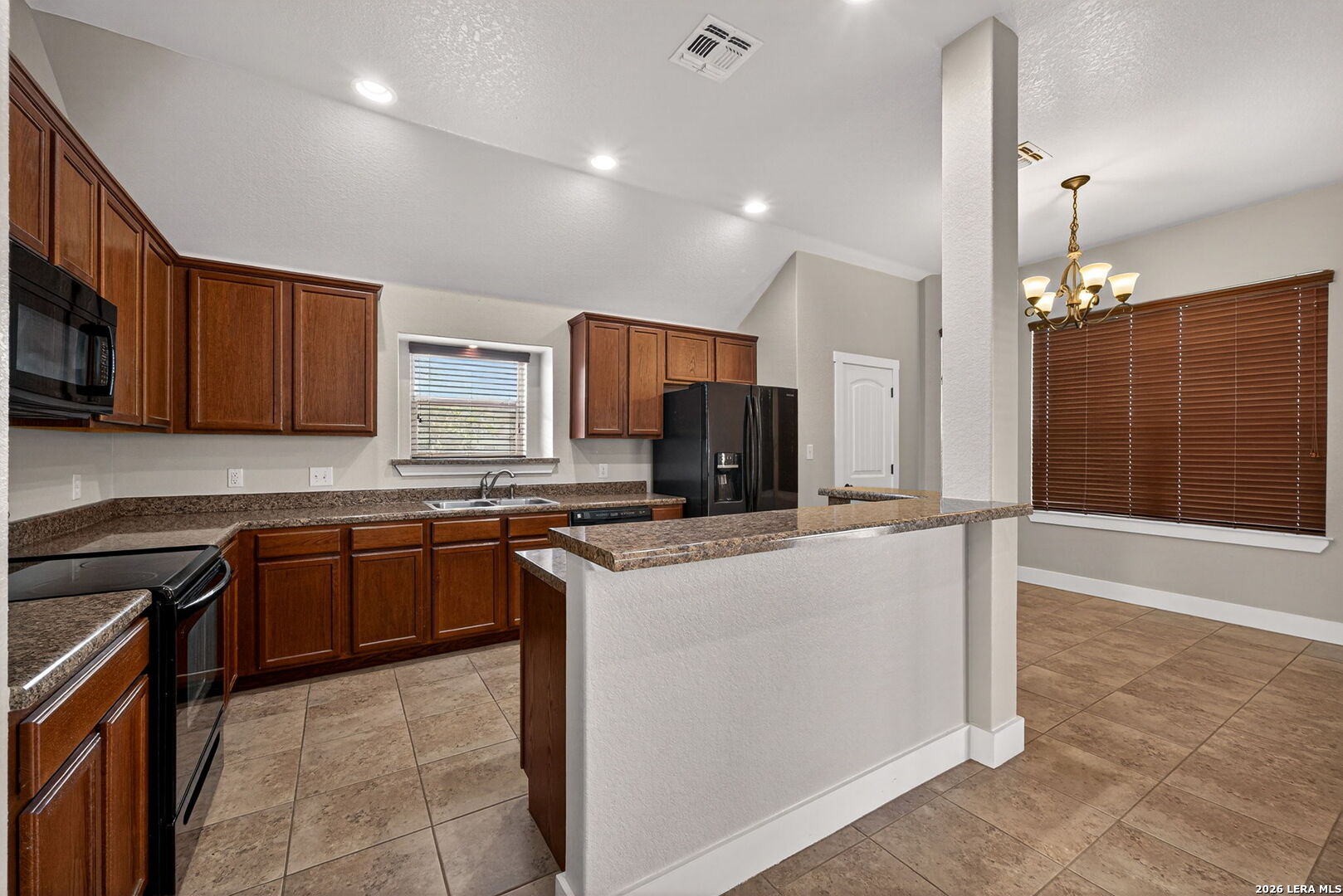 1835 Lost Trail Pleasanton TX 78064