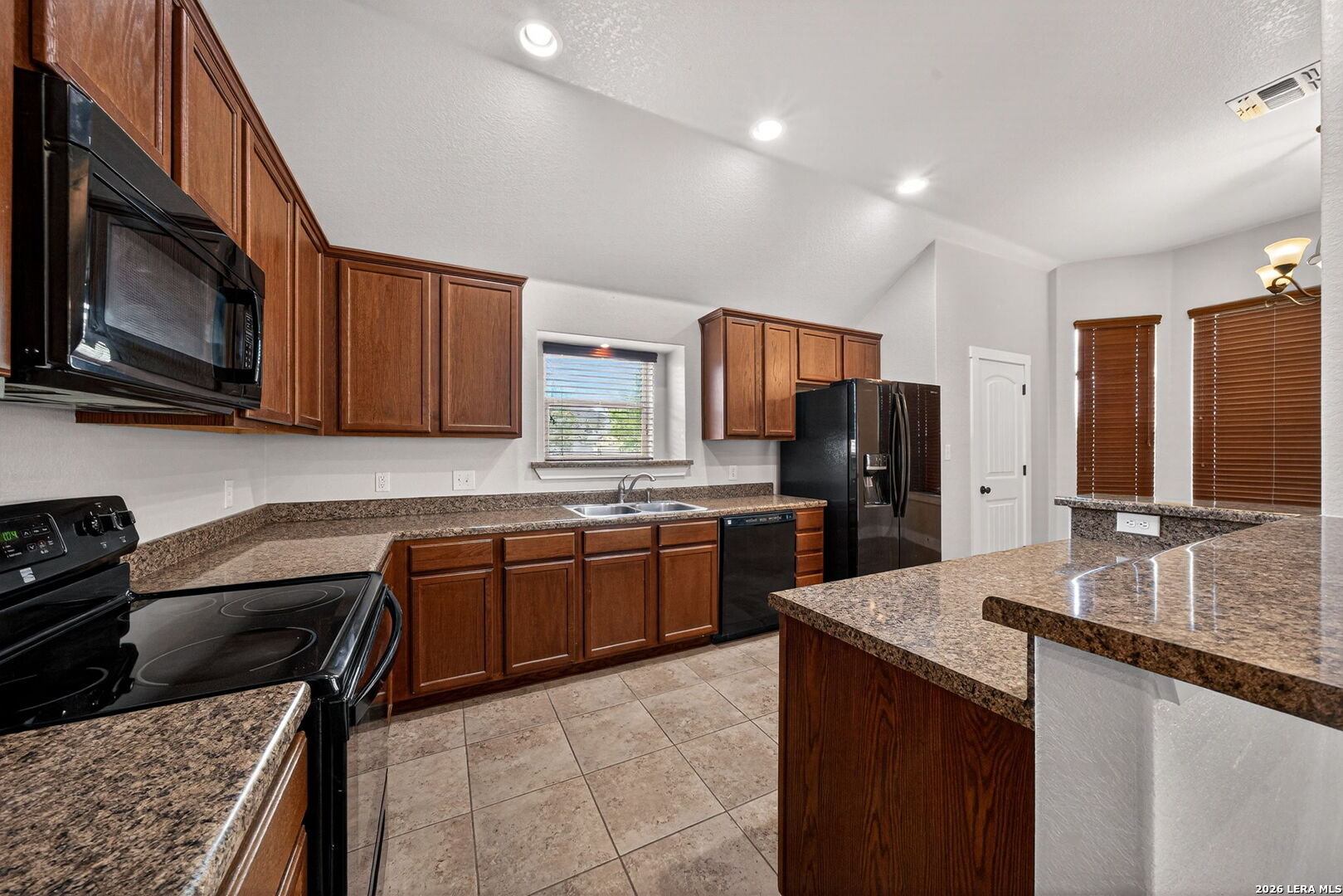 1835 Lost Trail Pleasanton TX 78064
