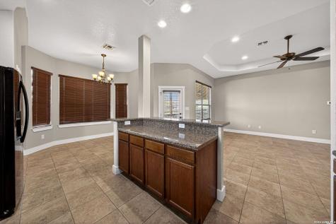 1835 Lost Trail Pleasanton TX 78064