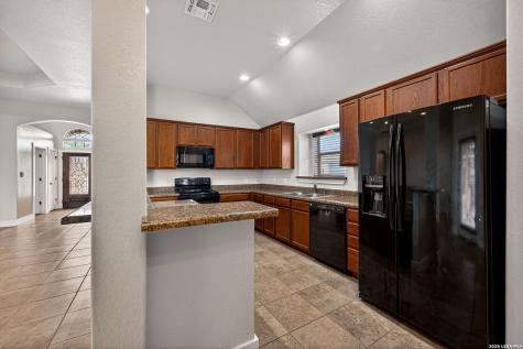 1835 Lost Trail Pleasanton TX 78064