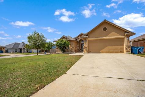 1835 Lost Trail Pleasanton TX 78064