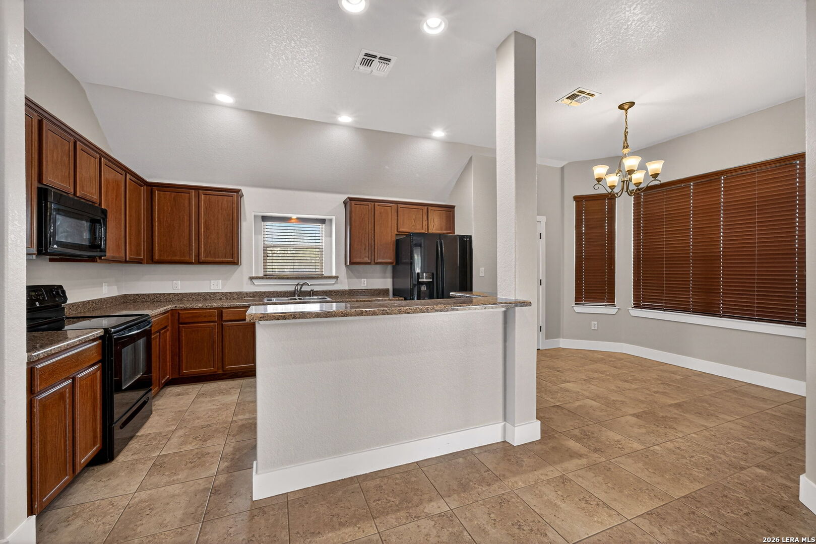 1835 Lost Trail Pleasanton TX 78064